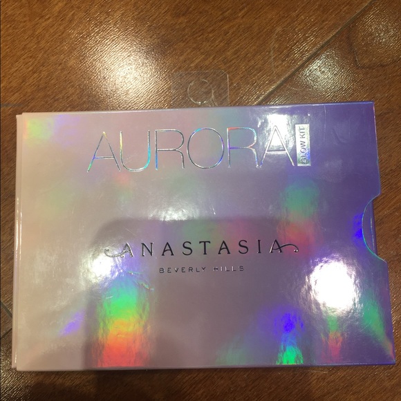 Anastasia Beverly Hills Other - Anastasia Beverly Hills Aurora glow kit